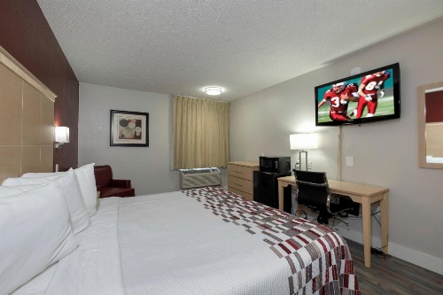 Red Roof Inn Raleigh North-Crabtree Mall/PNC Arena image 18